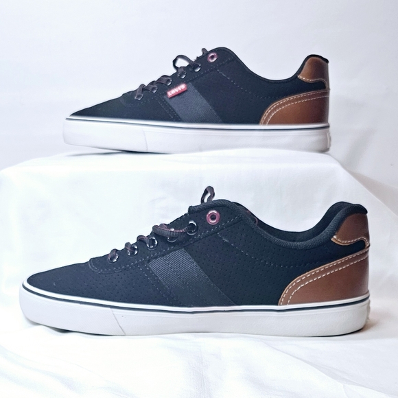 Men Levi Miles Perf Pu Shoes - Picture 7 of 8